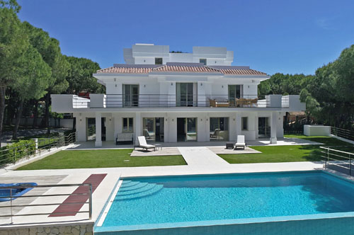 Contemporary villa in Las Chapas, Marbella