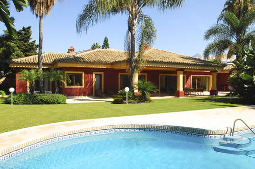 villa rent nueva andalucia