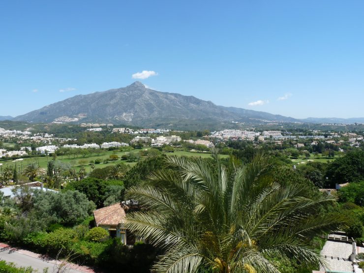 Nueva Andalucia views valley